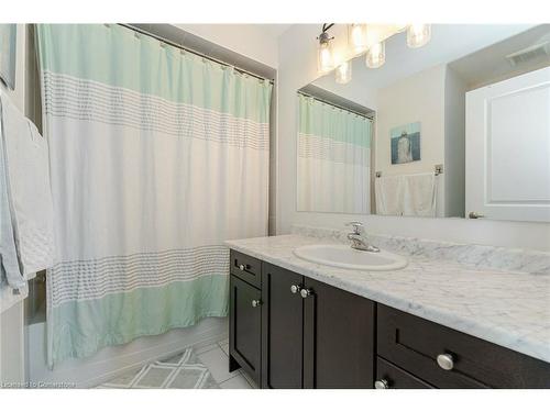 2 Hackett Street, East Gwillimbury, ON - Indoor Photo Showing Bathroom