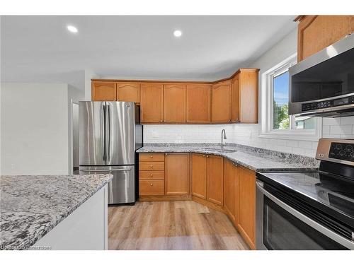 Upper-455 Brigadoon Drive, Hamilton, ON - Indoor Photo Showing Kitchen