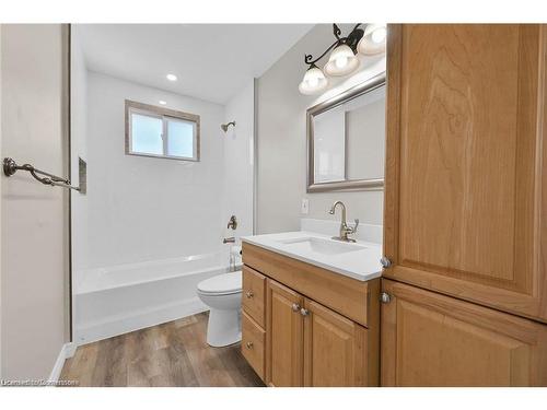 Upper-455 Brigadoon Drive, Hamilton, ON - Indoor Photo Showing Bathroom