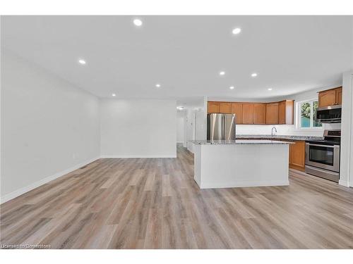 Upper-455 Brigadoon Drive, Hamilton, ON - Indoor Photo Showing Kitchen