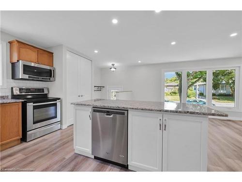 Upper-455 Brigadoon Drive, Hamilton, ON - Indoor Photo Showing Kitchen With Upgraded Kitchen