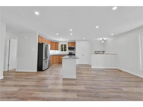 Upper-455 Brigadoon Drive, Hamilton, ON - Indoor Photo Showing Kitchen