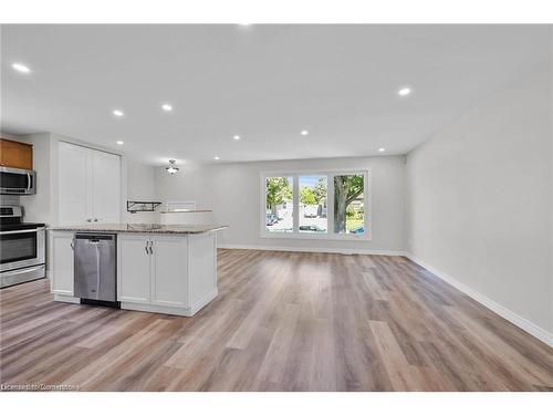 Upper-455 Brigadoon Drive, Hamilton, ON - Indoor Photo Showing Kitchen