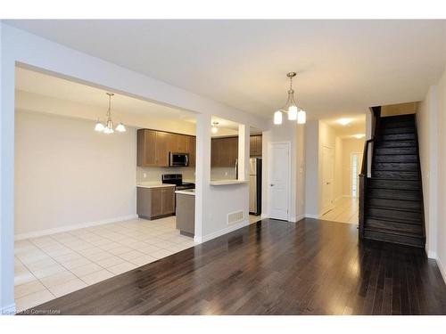 10-7 Lakelawn Road, Grimsby, ON - Indoor Photo Showing Kitchen