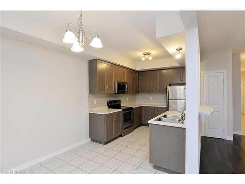 10-7 Lakelawn Road, Grimsby, ON - Indoor Photo Showing Kitchen With Double Sink