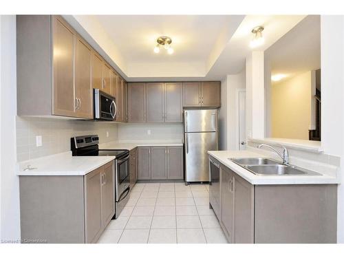 10-7 Lakelawn Road, Grimsby, ON - Indoor Photo Showing Kitchen With Double Sink