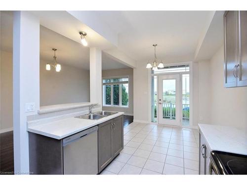 10-7 Lakelawn Road, Grimsby, ON - Indoor Photo Showing Kitchen With Double Sink