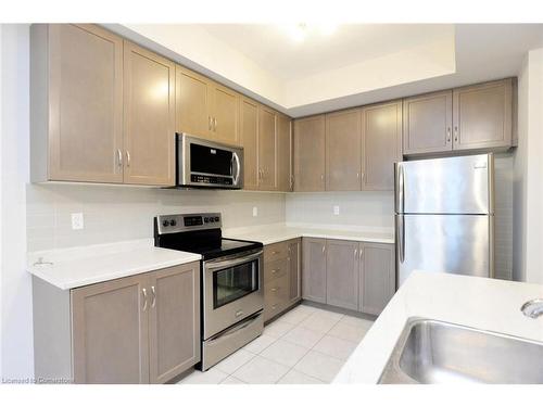 10-7 Lakelawn Road, Grimsby, ON - Indoor Photo Showing Kitchen