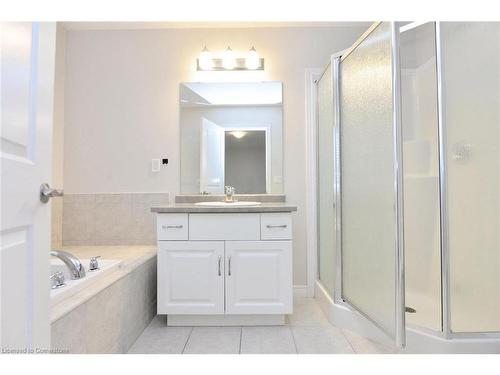 10-7 Lakelawn Road, Grimsby, ON - Indoor Photo Showing Bathroom