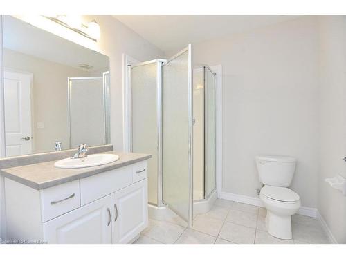 10-7 Lakelawn Road, Grimsby, ON - Indoor Photo Showing Bathroom