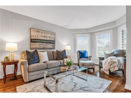 1601 Wintergrove Gardens, Mississauga, ON - Indoor Photo Showing Living Room