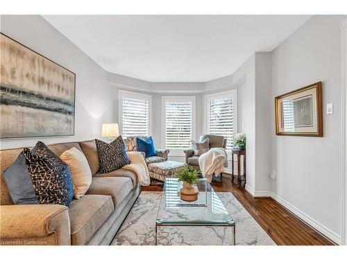 1601 Wintergrove Gardens, Mississauga, ON - Indoor Photo Showing Living Room