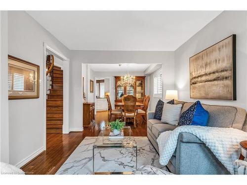 1601 Wintergrove Gardens, Mississauga, ON - Indoor Photo Showing Living Room