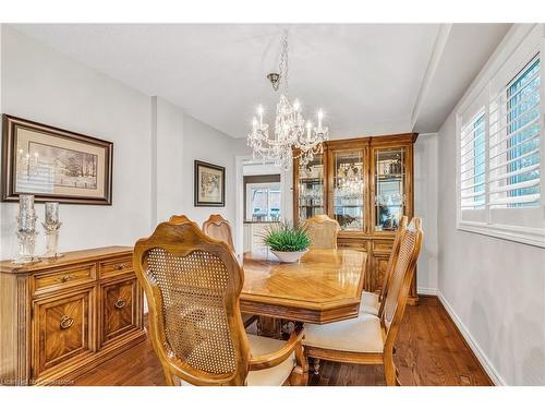 1601 Wintergrove Gardens, Mississauga, ON - Indoor Photo Showing Dining Room