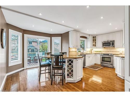 1601 Wintergrove Gardens, Mississauga, ON - Indoor Photo Showing Kitchen With Upgraded Kitchen