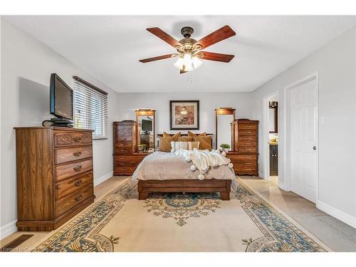 1601 Wintergrove Gardens, Mississauga, ON - Indoor Photo Showing Bedroom