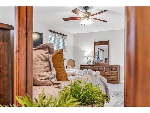 1601 Wintergrove Gardens, Mississauga, ON - Indoor Photo Showing Bedroom