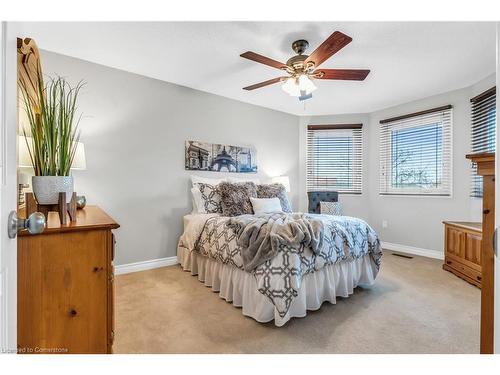 1601 Wintergrove Gardens, Mississauga, ON - Indoor Photo Showing Bedroom