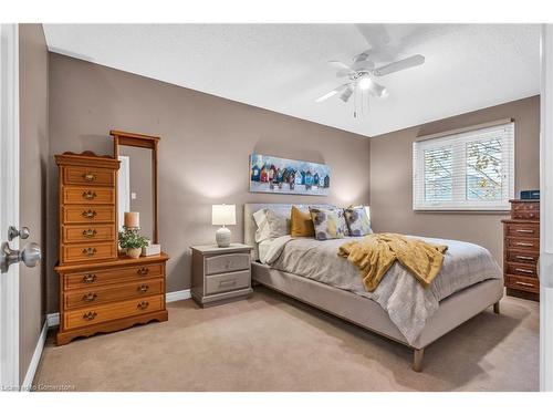 1601 Wintergrove Gardens, Mississauga, ON - Indoor Photo Showing Bedroom