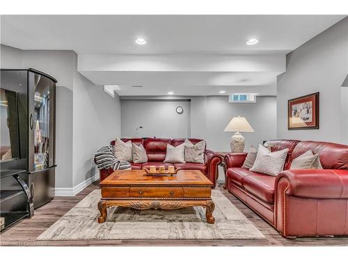 1601 Wintergrove Gardens, Mississauga, ON - Indoor Photo Showing Living Room