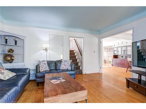 597 Vanderburgh Drive, Burlington, ON - Indoor Photo Showing Living Room