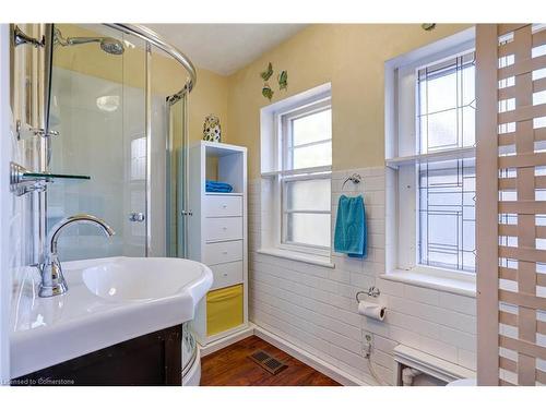 597 Vanderburgh Drive, Burlington, ON - Indoor Photo Showing Bathroom