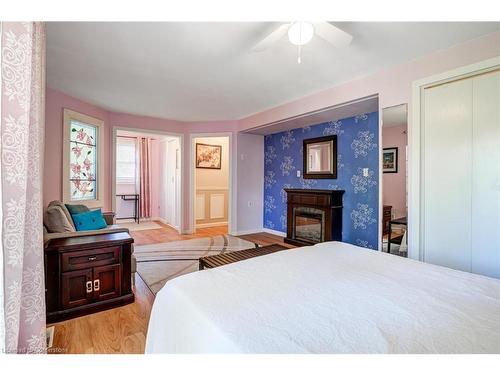 597 Vanderburgh Drive, Burlington, ON - Indoor Photo Showing Bedroom