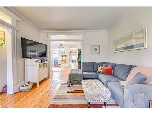 513-515 Hager Avenue, Burlington, ON - Indoor Photo Showing Living Room