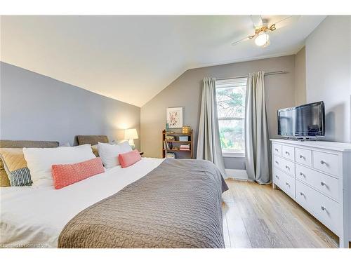 513-515 Hager Avenue, Burlington, ON - Indoor Photo Showing Bedroom