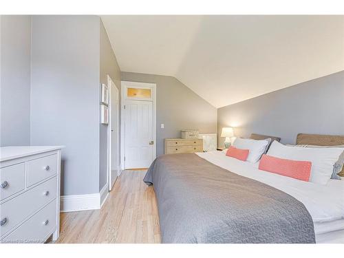 513-515 Hager Avenue, Burlington, ON - Indoor Photo Showing Bedroom