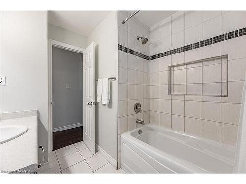 Upper-604 Glen Forrest Boulevard, Waterloo, ON - Indoor Photo Showing Bathroom