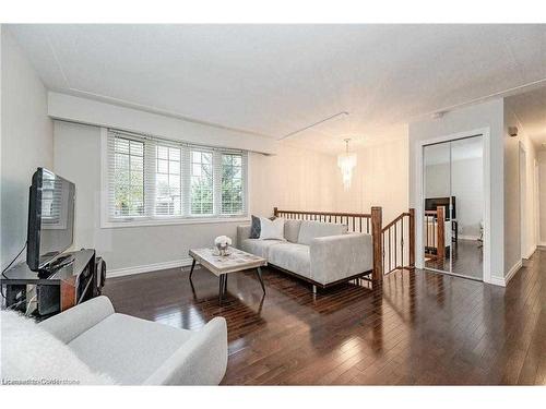 Upper-604 Glen Forrest Boulevard, Waterloo, ON - Indoor Photo Showing Living Room