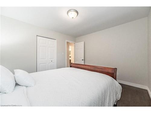 Upper-604 Glen Forrest Boulevard, Waterloo, ON - Indoor Photo Showing Bedroom