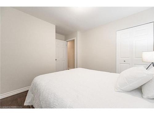 Upper-604 Glen Forrest Boulevard, Waterloo, ON - Indoor Photo Showing Bedroom