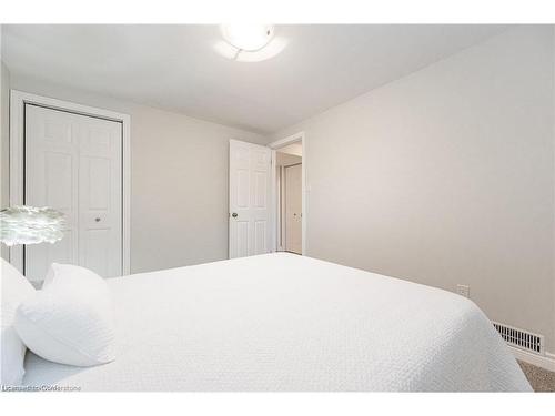 Upper-604 Glen Forrest Boulevard, Waterloo, ON - Indoor Photo Showing Bedroom