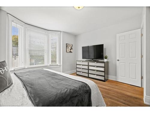 16 Coxwell Avenue, Toronto, ON - Indoor Photo Showing Bedroom