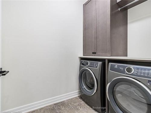 11 Whitcombe Way, Puslinch, ON - Indoor Photo Showing Laundry Room