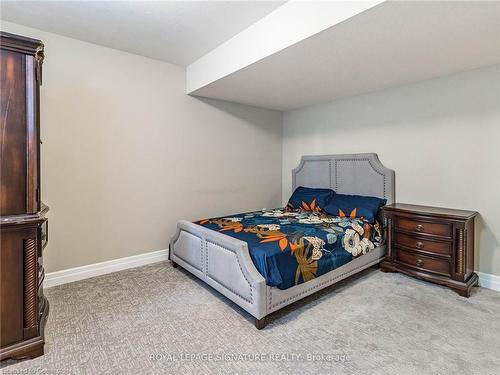 11 Whitcombe Way, Puslinch, ON - Indoor Photo Showing Bedroom