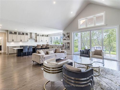 11 Whitcombe Way, Puslinch, ON - Indoor Photo Showing Living Room