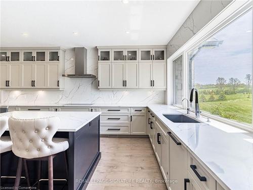 11 Whitcombe Way, Puslinch, ON - Indoor Photo Showing Kitchen With Upgraded Kitchen