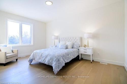 166 Concession Street, Hamilton, ON - Indoor Photo Showing Bedroom