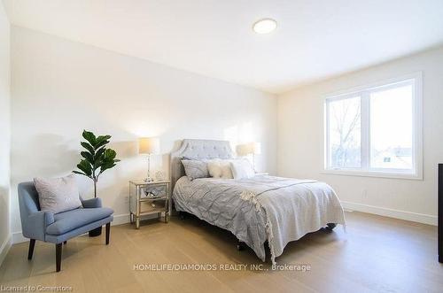 166 Concession Street, Hamilton, ON - Indoor Photo Showing Bedroom