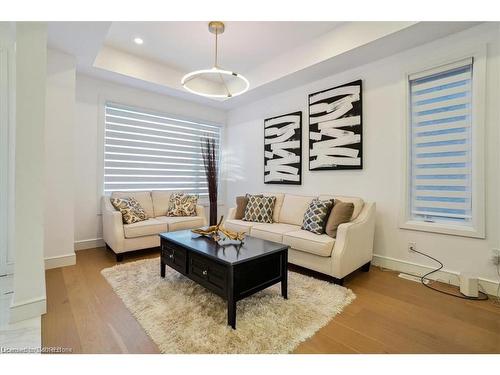 166 Concession Street, Hamilton, ON - Indoor Photo Showing Living Room