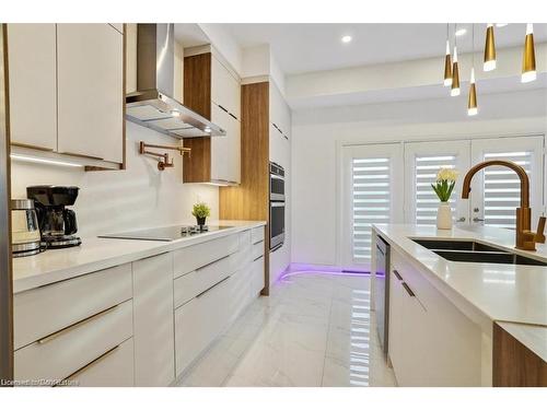 166 Concession Street, Hamilton, ON - Indoor Photo Showing Kitchen With Double Sink With Upgraded Kitchen