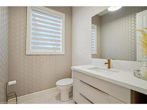 166 Concession Street, Hamilton, ON - Indoor Photo Showing Bathroom