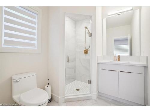 166 Concession Street, Hamilton, ON - Indoor Photo Showing Bathroom