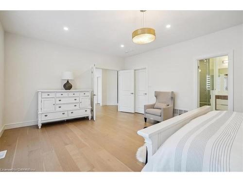 166 Concession Street, Hamilton, ON - Indoor Photo Showing Bedroom