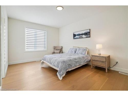 166 Concession Street, Hamilton, ON - Indoor Photo Showing Bedroom