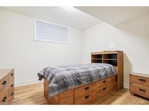 166 Concession Street, Hamilton, ON - Indoor Photo Showing Bedroom