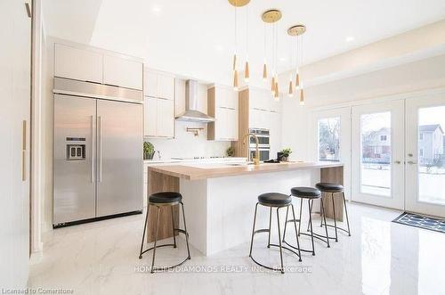 166 Concession Street, Hamilton, ON - Indoor Photo Showing Kitchen With Upgraded Kitchen